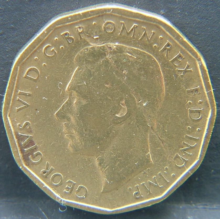 Front side of 🇬🇧 GREAT BRITAIN – Monarchs and Milestones 3 Pence 1942 coin