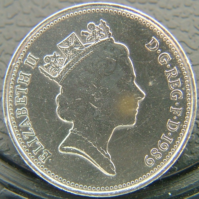 Back side of Great Britain 5 Pence 1989 coin