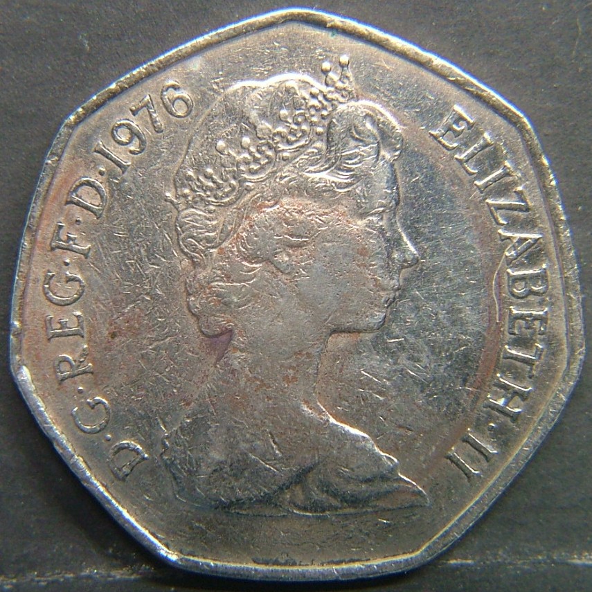 Back side of 🇬🇧 United Kingdom – Monarchs and Milestones 50 Pence 1976 coin