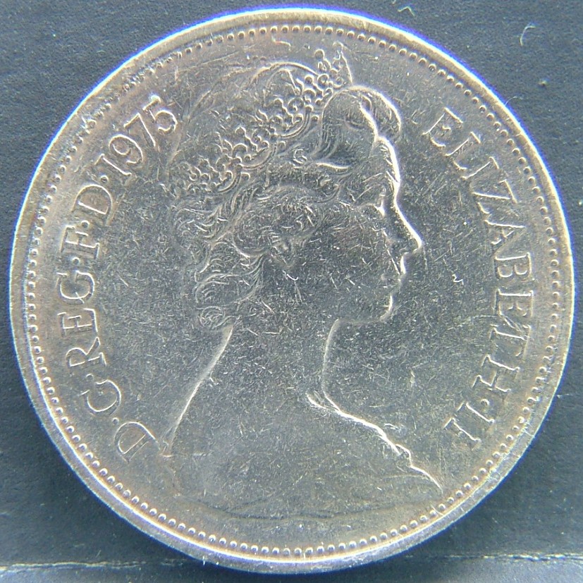 Front side of 🇬🇧 GREAT BRITAIN – Monarchs and Milestones 10 Pence 1975 coin