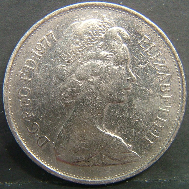 Back side of 🇬🇧 GREAT BRITAIN – Monarchs and Milestones 10 Pence 1977 coin