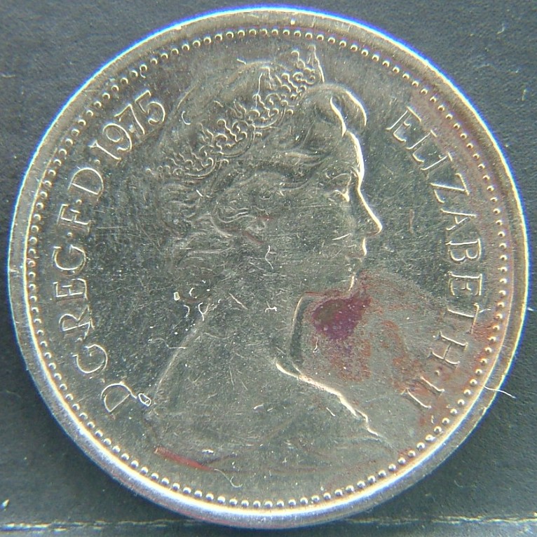 Front side of 🇬🇧 GREAT BRITAIN – Monarchs and Milestones 5 Pence 1975 coin